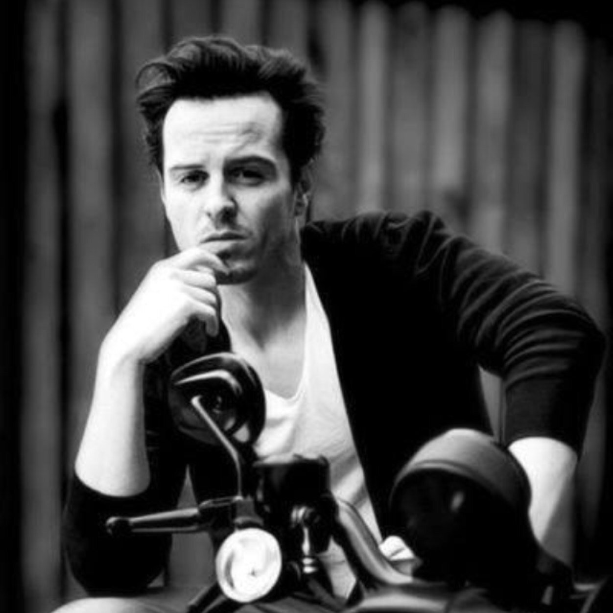 In a world full of locked rooms, the man with the key is King. Honey, you should see me in a crown. [RP] [MU]