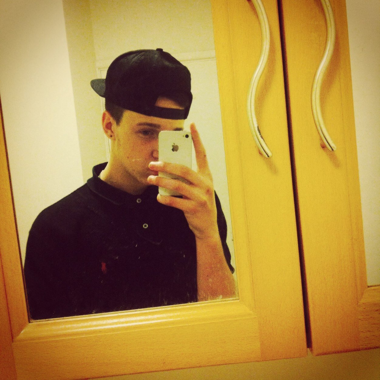 Instagram-bradallen199
BBM-76B31AD4