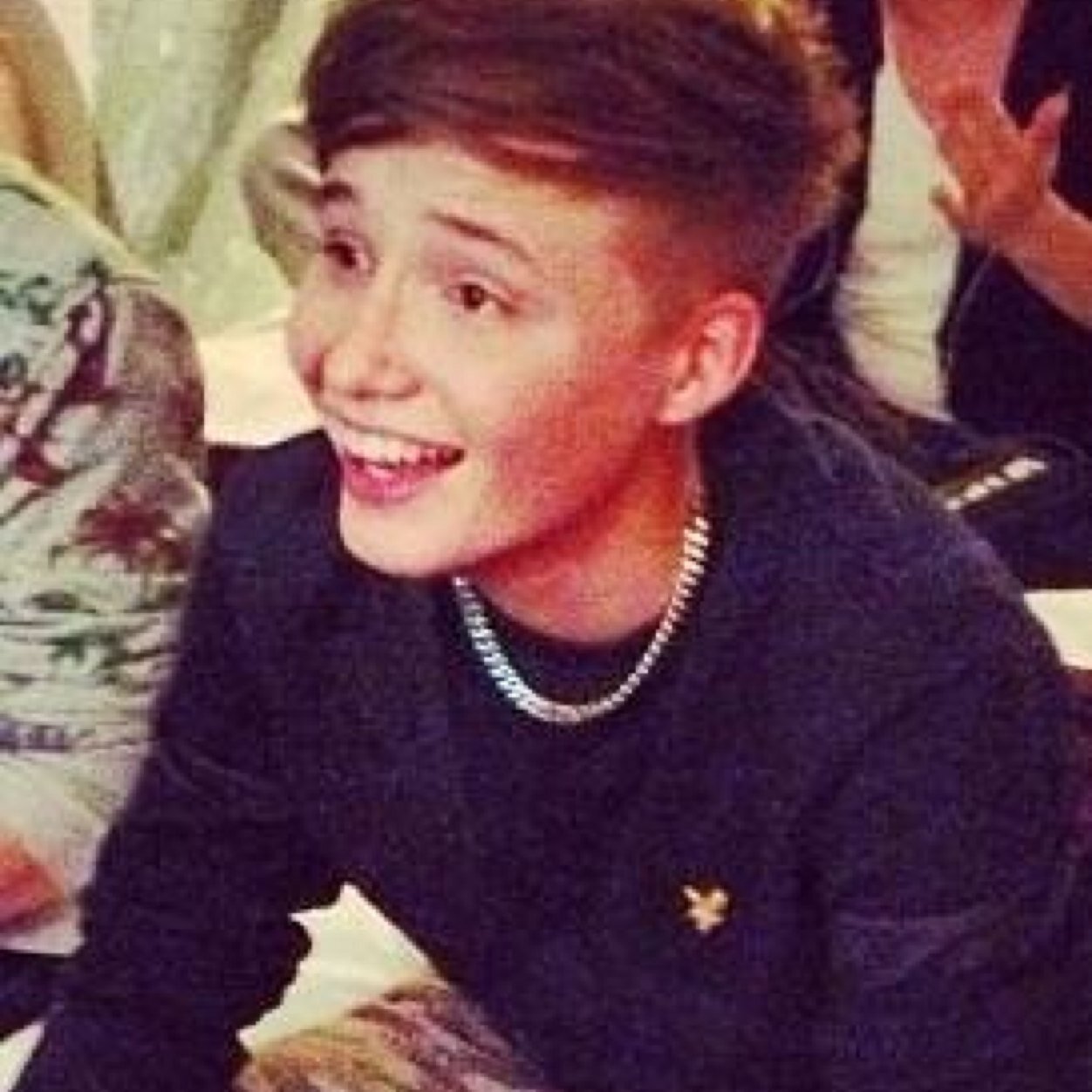 Ellioteer ❤️ ISAC FOLLOWES ME