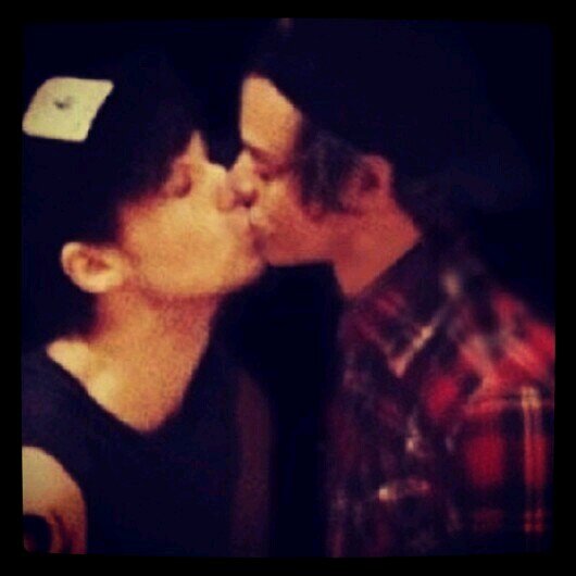 Hi. I'm a girl from GER. I'll tweet Larry Stylinson pics, vids, lookalikes & some stuff. Enjoy it! ☺ --- I'm obsessed with @FuckingJakeBass! Pls f**k me Jake!