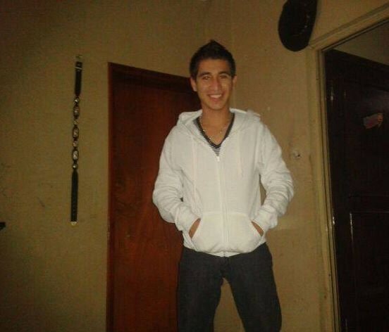 divertido,sinpatico, amigable,me gustan las chicas atrevidas,me gusta ser muy honesto de = forma espero lo m ismo, vivoen playa.