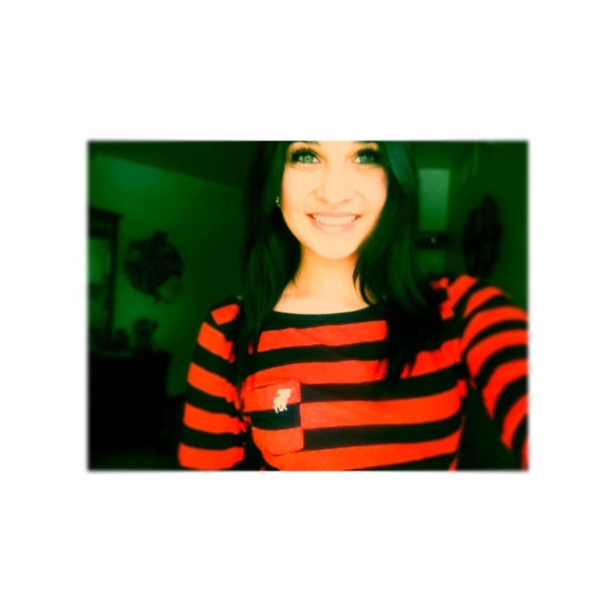 the name is amanda but i call her mandy;)She is one beautiful girl and she always knows how to make you laugh.#Sexy eyes♥ so #FOLLOW!-@Ale_Mylove07