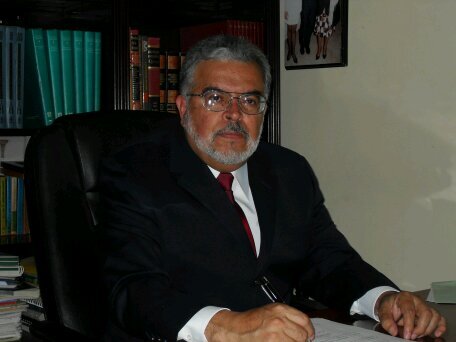Sociólogo, municipalista y criminólogo por elección.