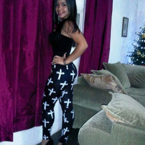 16A. Adolescente de pocas palabras pero muy interesante con una mirada que te hipnotiza. Amante del baile. El gimnasio es mi segunda casa.