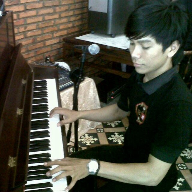 Sukses tidk akn menghmpri qt secra lngsung lw qta tidak mw menjmpt ny ...