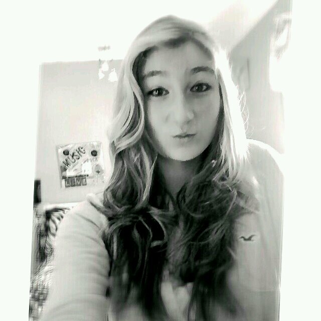 I'm a city girl with a little bit of country in me ^-^