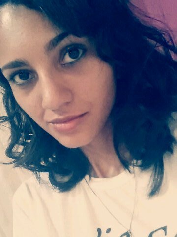 20 anos. Deus. Família. Boyfriend. Musicais. Sorvete. Livros. Filmes. Séries.  Católica Apostólica Romana.