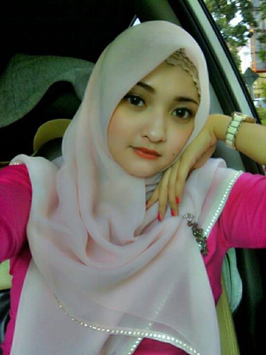 Muslimah. Backpacker. Pengamat SOSIAL
