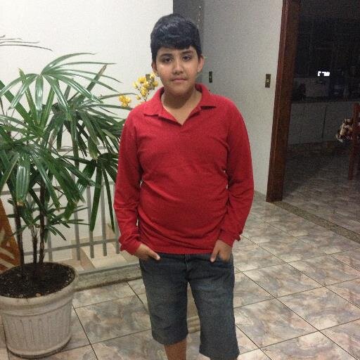 AAMO FUTEBOL E COMO PIZZA KKKKKK E JOGO LOL :b