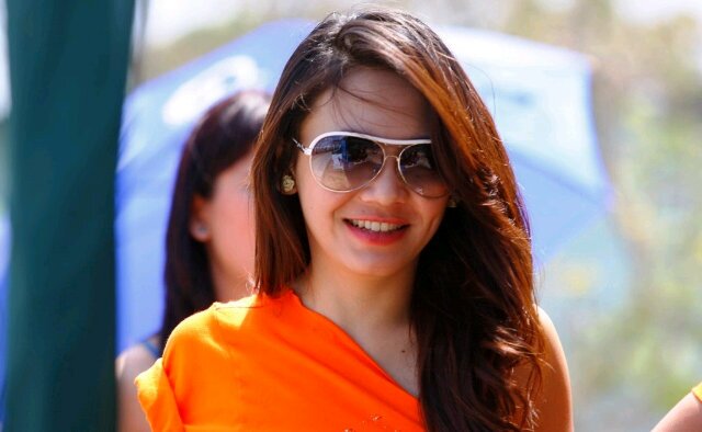 I heard u're Princess. Nice to meet you. I'm The Queen.