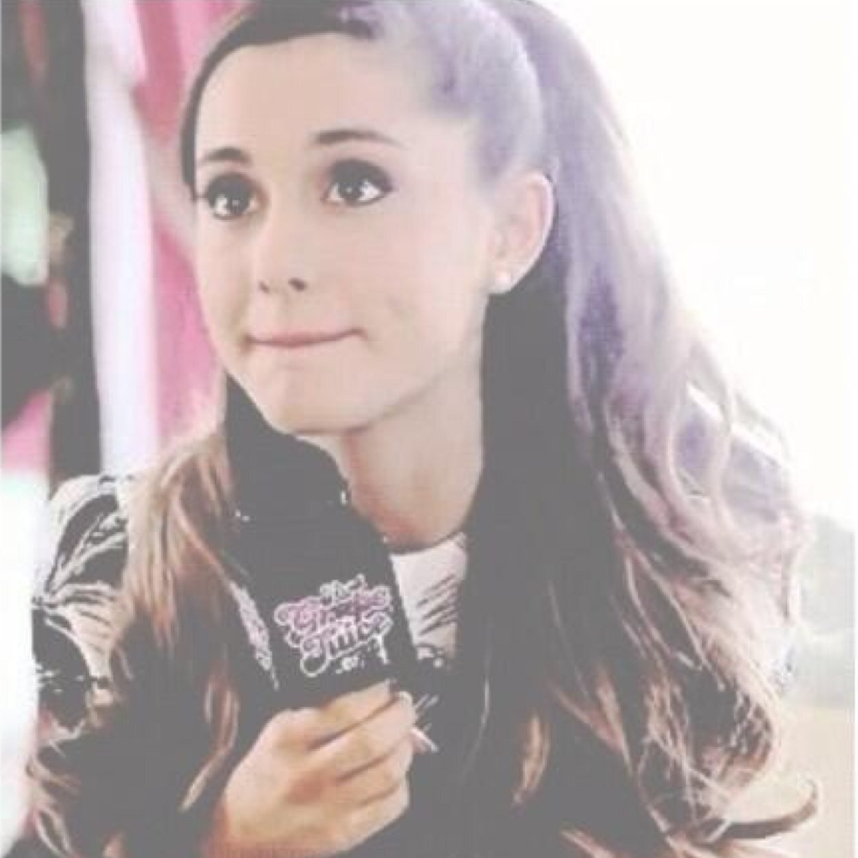 I have cancer, its a deathly cancer, a cancer that kills very quickly, its a rare aggressive bone cancer and Ariana gets me through it
     •R.I.P. Joy