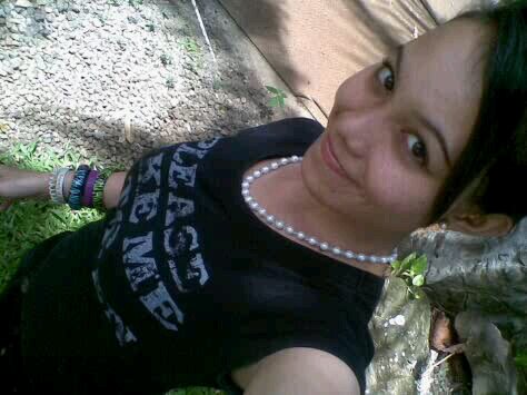 Want to share wife w/ lesbi only #no sms#no phonesex# meet and having fun#