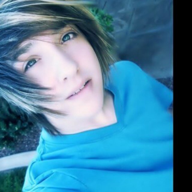 17/ Gay/ BOTDF and BVB/ Taken my @whitea014 he is my everything! He's MINE! So no touchy! I've changed a bit. Following back atm!