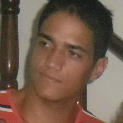 Karateca,Rugber,estudante de direito e trabalhador,tem MUITO juizo(só nao sabe como usar),Geminiano,e CORINTHIANO DE TODO CORAÇAO,CORPO e ALMA!!
