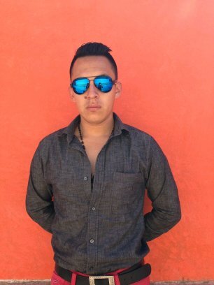 soy un gran chavo..La paradoja del amor es, ser uno mismo, sin dejar de ser dos...