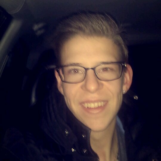 Rapper ~ Songwriter || Rap gevoelens, geen swag  || IG: LvZBaby || || Skype: LvZMusiq ||
