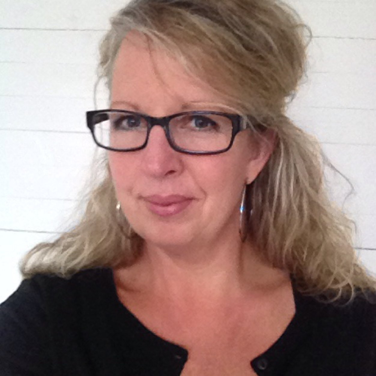 s_liljedahl's profile picture. Forskarutbildad rektor. Gillar skola, möten och musik. Uppskattar mångfald, klimatengagemang, ödmjukhet.