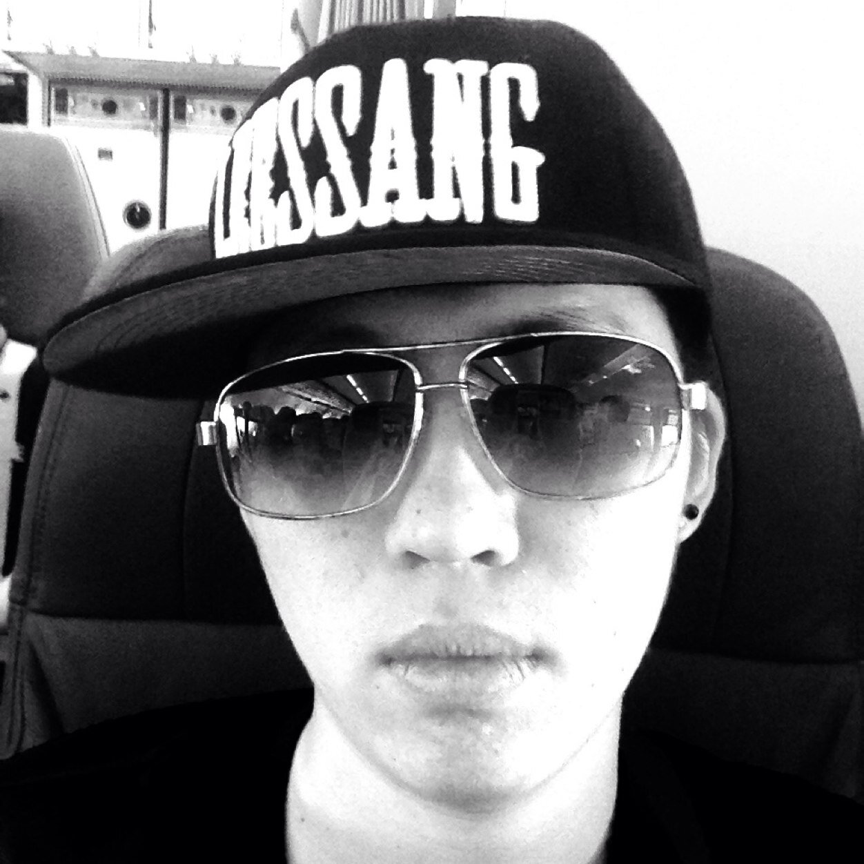 omfgplzstfuty's profile picture. tweets you wouldn't bother to read.