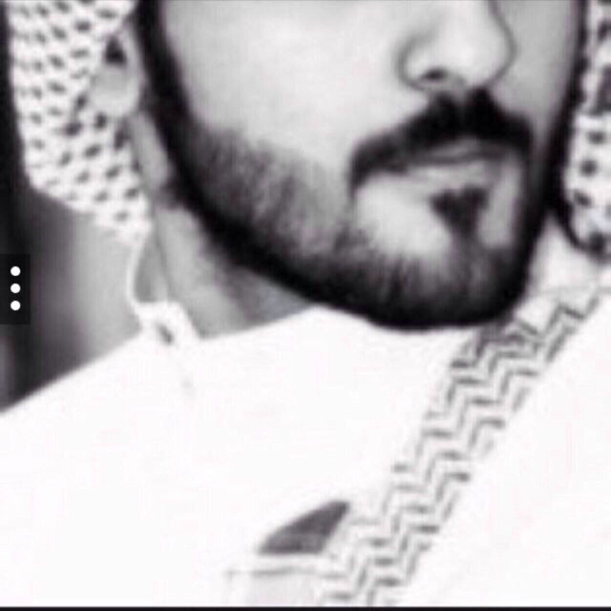 ( أنت ) كـ شيء قديم جداً أزحتهُ عن قلبي وعقلِي تماماً كـ طاولة كُتبي القديمَه أزحتها حتى يتسّع مكانها لشغلْ قلبي الجديد..