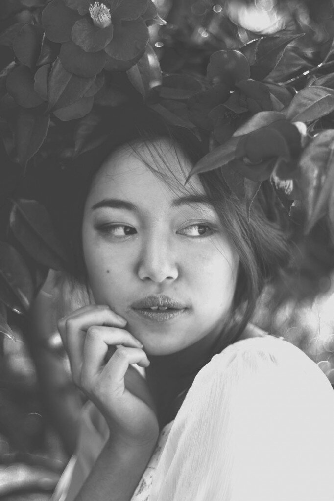 Blogger, photographer and admirer all things vintage and pretty. Believes love can change the world if you go out and live it.