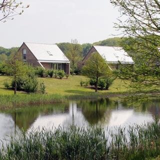 Resort Boschmolenplas aan de Maasplassen in Midden Limburg: Vakantiepark - Natuurmeer - Jachthaven - Restaurant