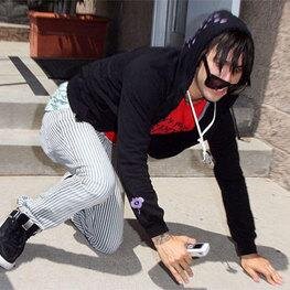 asdjkfhsks's profile picture. screams internally