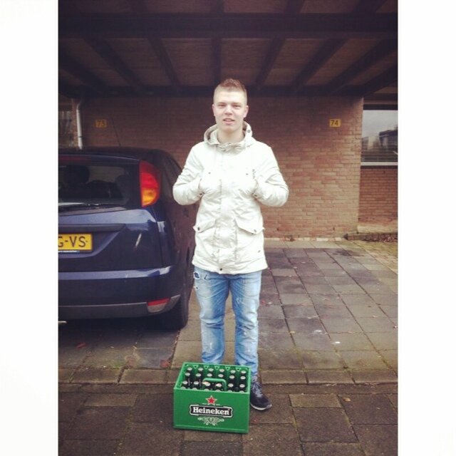 Dit is Michael, je kan me vinden op het Leidseplein.

-Grieks
-AFCA