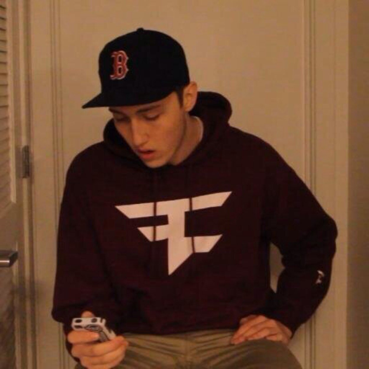 Follow my Instagram FaZeBanksy - Proud Co-Leader of @FaZeClan http://t.co/HDewrj4XuA Sponsored by @ScufGaming @GFuelEnergy #FaZeUp 2nd account