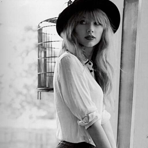 Taylor Swift como modo de vida, victima del bullying por ser gay, modelo^^.