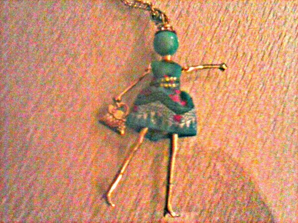 Prefiero encontrar una estrella en el fango a cuatro diamantes en un cristal..
Prefiero que me duela a que me traspase, que me haga daño a que me ignore. D.V