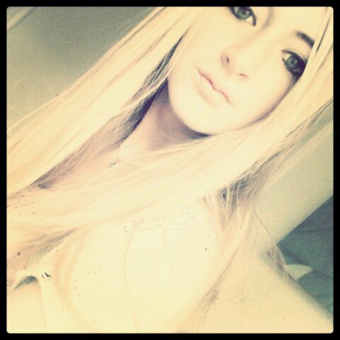 Blondjee- 5teen- fock haters- Believe in yourself- i stay strong- nummer one alev- 24/7 fun met babys- yolo-