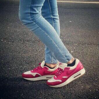 Bienvenue dans le compte qui vous propose toutes les chaussures les plus tendance du moment !