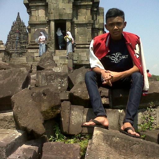 smkn 1 sumedang. jkt 48 is the best (y) my oshi is @HarukaN_jkt48 @dhikejkt48 @sonyapandr. http://t.co/ZJrYD99xTm