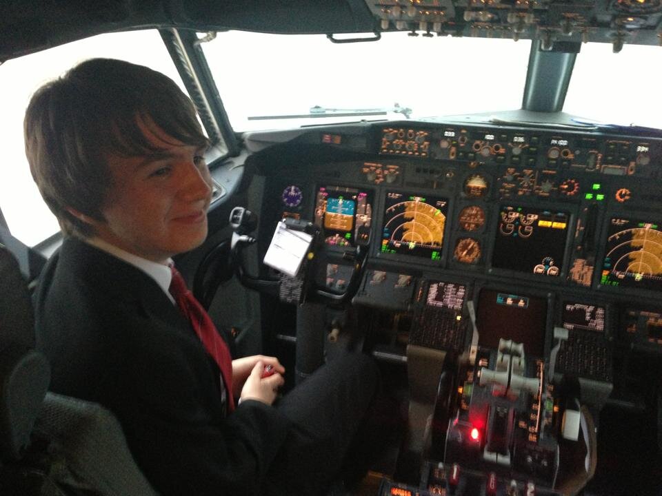 Gamer, training to be a pilot, avgeek, spotter, horse rider, motorbike enthusiast, in university studying aviaton, iger, fber, twitterer, youtubeer(ish)