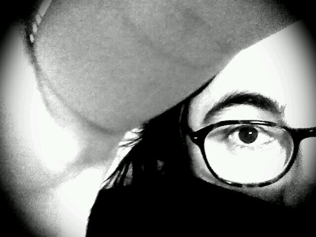 dicaventitr3's profile picture. La gentilezza non è confidenza.