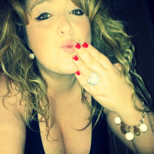 ioDebba's profile picture. Provo a cinguettare,ma l'uovo non lo faccio!
Schifosamente testarda e schietta.Anticonformista per natura.    
Consulente immobiliare.
Testadura. Impegnata.