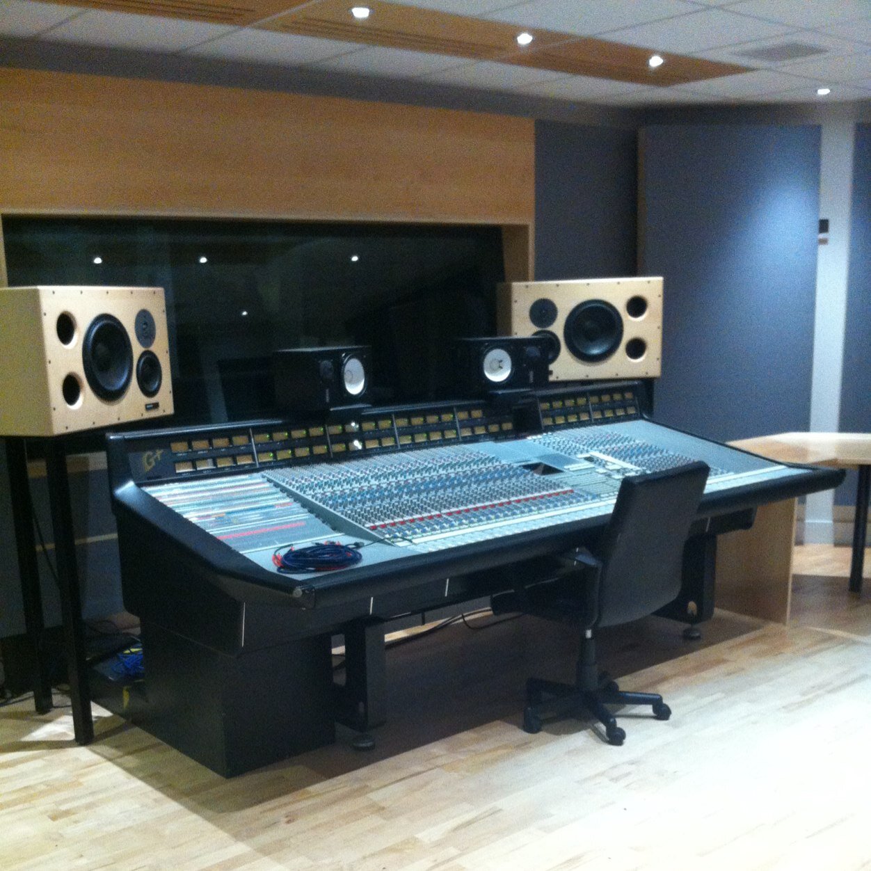 RECORD LABEL | MIXING & MASTERING SERVICES live.em@outlook.com