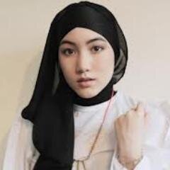 model and Muslim clothing designer #SrudukFollow | #dukaRiau | #FollowBack | #SalingFollow