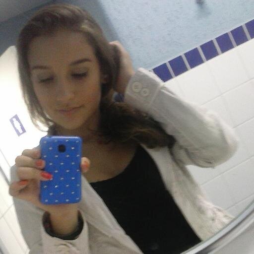 *,.A carência faz enxergar ''Amor'' Onde não tem .,*