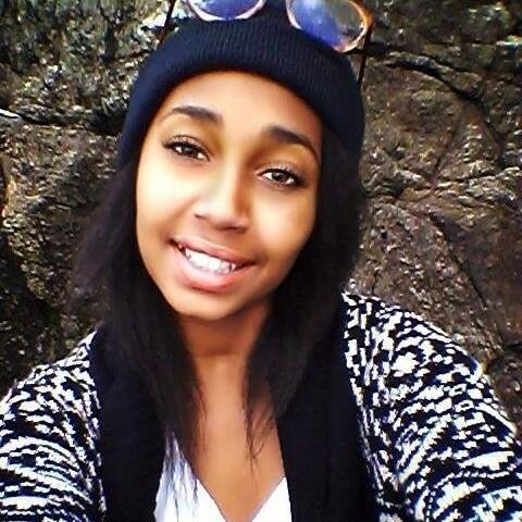 Amelie_Mfl's profile picture. Un ami est celui qui nous critique en privé, mais qui nous défends en publics...