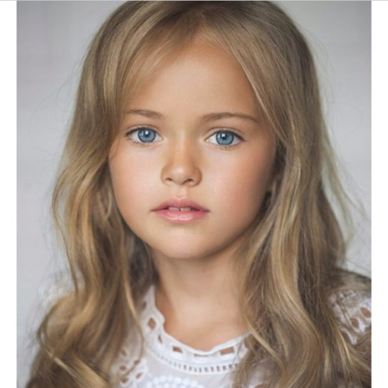 Look with your heart.♡ 8 years old dreamer minion. {Rp account}