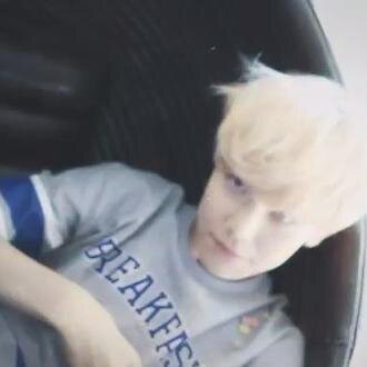 Yo!! ผมZelo ชอบกิน marshmallow การแร๊ปเข้าขั้นโอ้โห รู้จักมั้ย?ผมไงเจลโล่!♥ #Cielfam 15/1/13 Real:@ZELO96 (B.A.P♥เบบี๋)