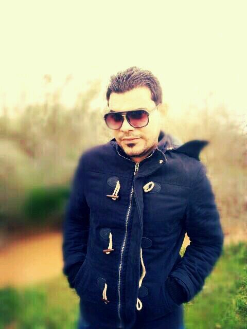 ‏‏‏هنالك حياة رسمتها بمخيلتي                                            أتمنى أن أعيشها