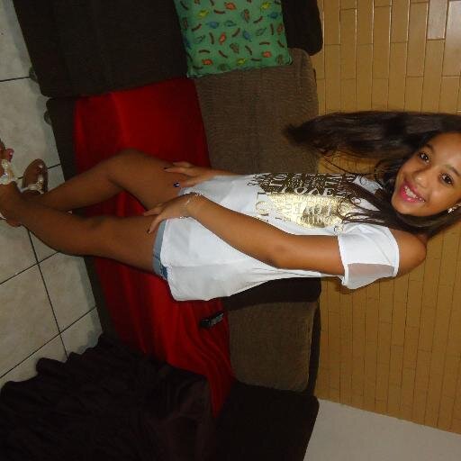 Ninguém é tão feio como na identidade, bonito como no Orkut, feliz como no Facebook, simpático como no Twitter e ocupado como no MSN. #fato