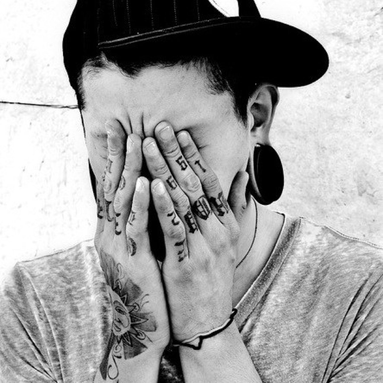 4theloveofbands's profile picture. An account for dedication of bands that inspire kids and save lives. This account isn't just lyrics, but shoutouts and help to local and small bands as well.