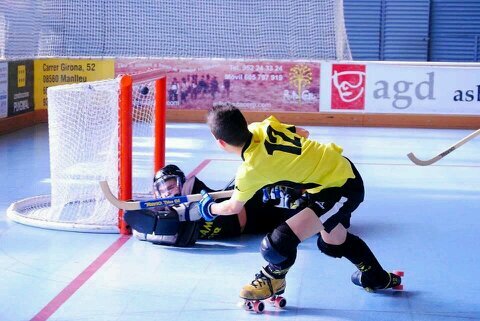 Jugador d'hoquei patins al CH Mataro, 12;)