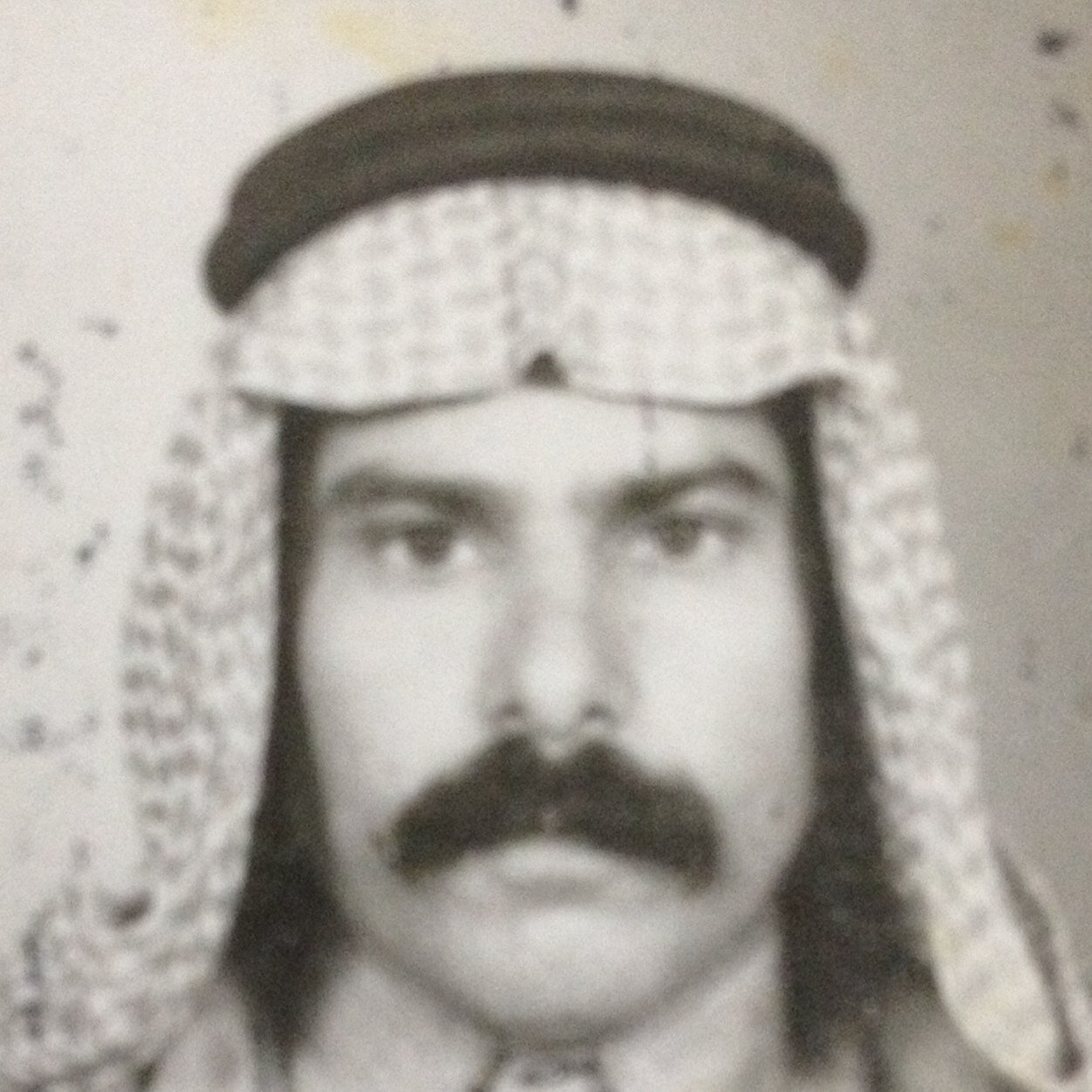أقرأ الشعر وشاعر مقل كل مادون في المفضله بقلمي .