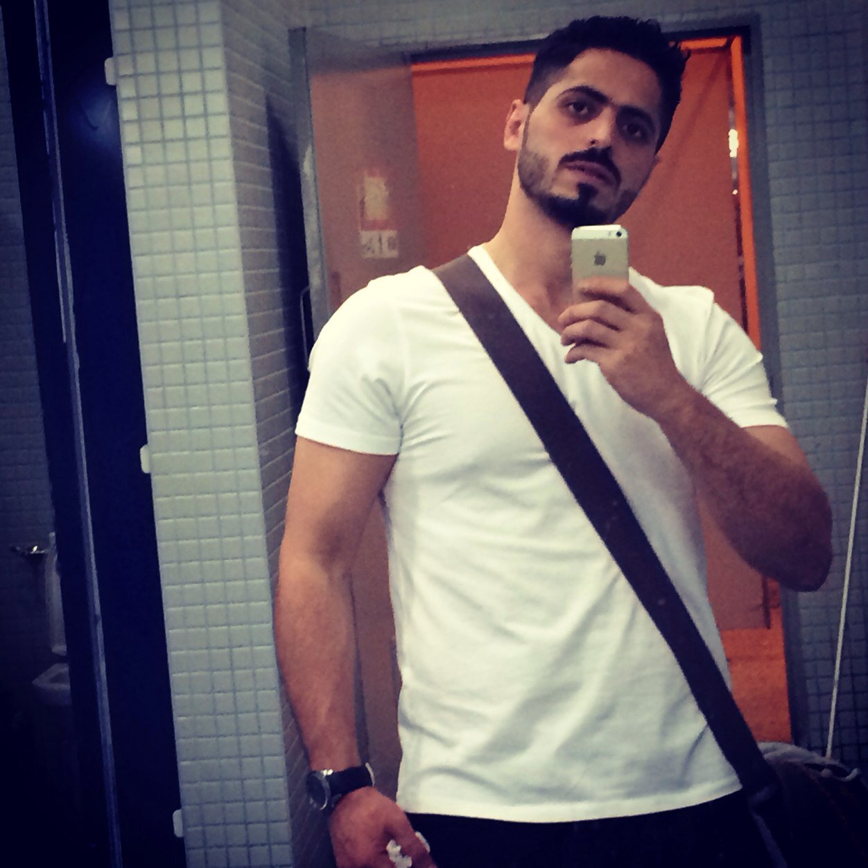 ليـت إلكـلآم يـدإويّ إلجـرح وإلـروح .. كـإن إلقصيـد إللـي نقولـةه نفعنـآ