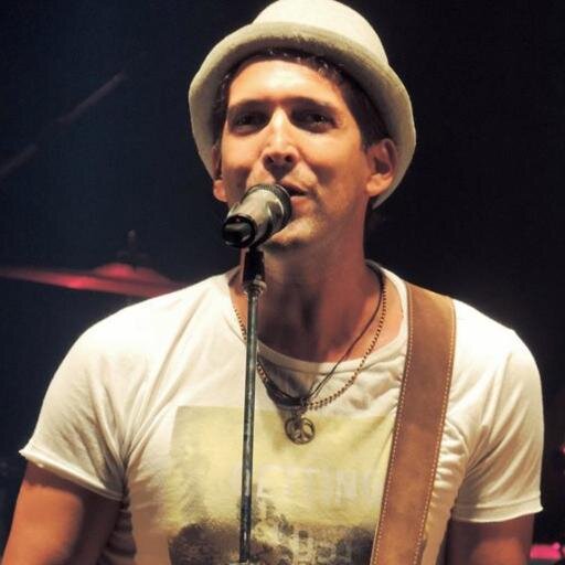 Soutenir le grand chanteur argentin Cristian Amado. Si vous voulez en savoir plus sur, s'il vous plaît écrivez à : todoesposible_france@yahoo.fr