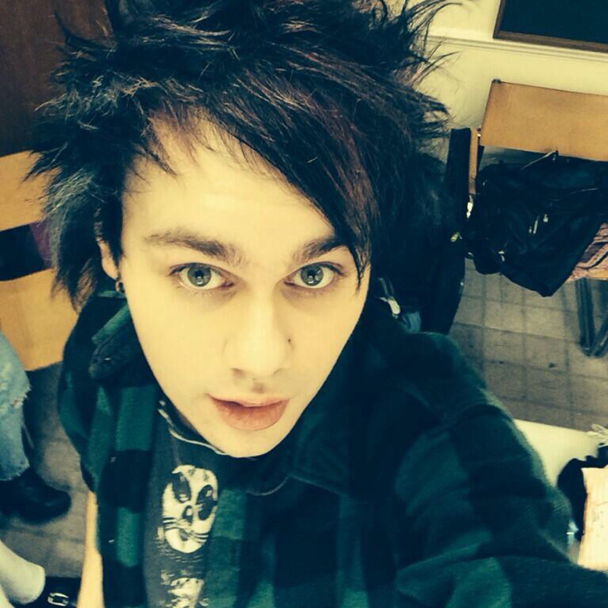 I gave you a free follow! Please follow @woalukey and ask for a solo dm to luke hemmings!